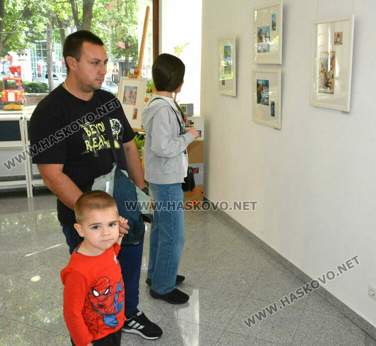 30 млади художници от „Колорит“ с изложба за Деня на детето