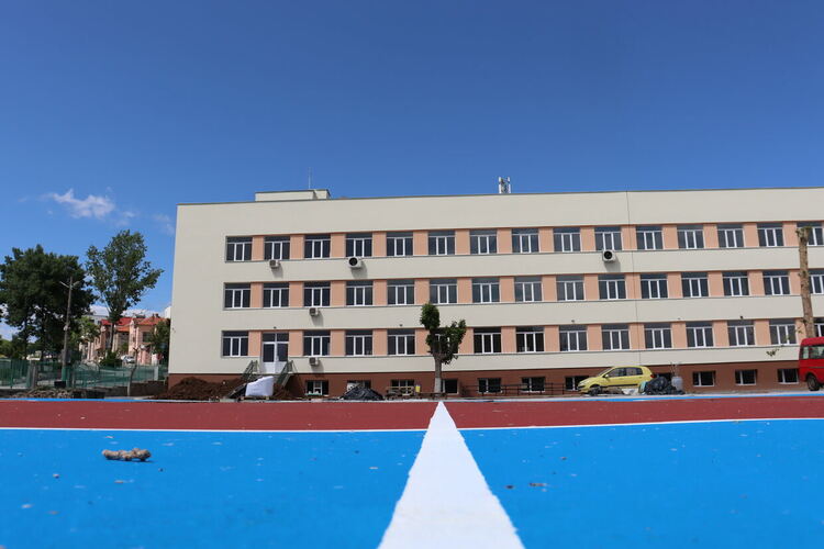 Ремонтът в хасковското ОУ „Никола Вапцаров“ продължава с обновяване на учебните стаи 