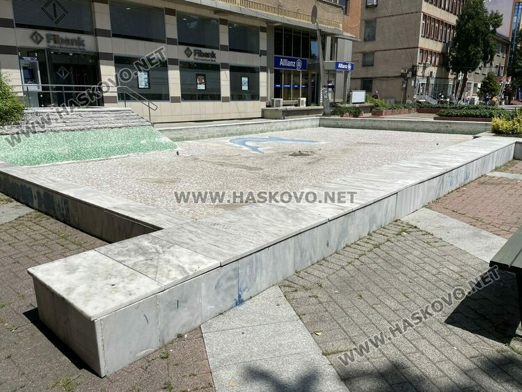 Подготвят за пускане шадраваните в Хасково, предстои ремонт на този до слънчевия часовник 