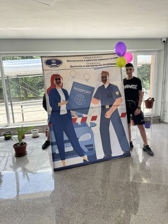 ФСГ „Атанас Буров“ отвори врати за бъдещи гимназисти