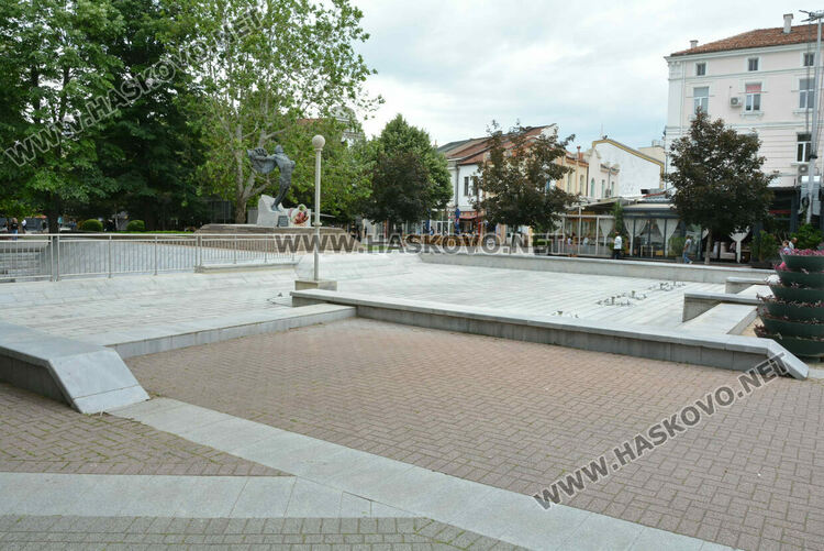 Подготвят за пускане шадраваните в Хасково, предстои ремонт на този до слънчевия часовник 