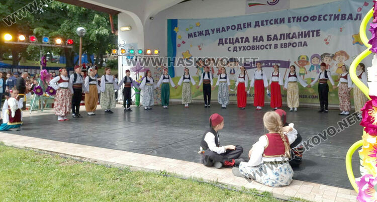 Вицепрезидентът Илияна Йотова откри международния детски фестивал в Минерални бани