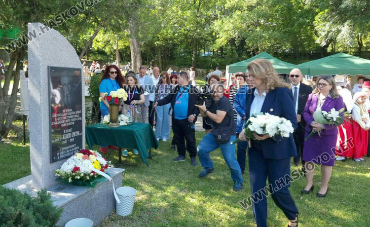 Вицепрезидентът Илияна Йотова откри международния детски фестивал в Минерални бани