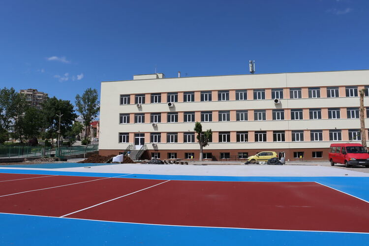 Ремонтът в хасковското ОУ „Никола Вапцаров“ продължава с обновяване на учебните стаи 