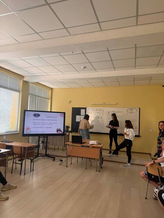 ФСГ „Атанас Буров“ отвори врати за бъдещи гимназисти