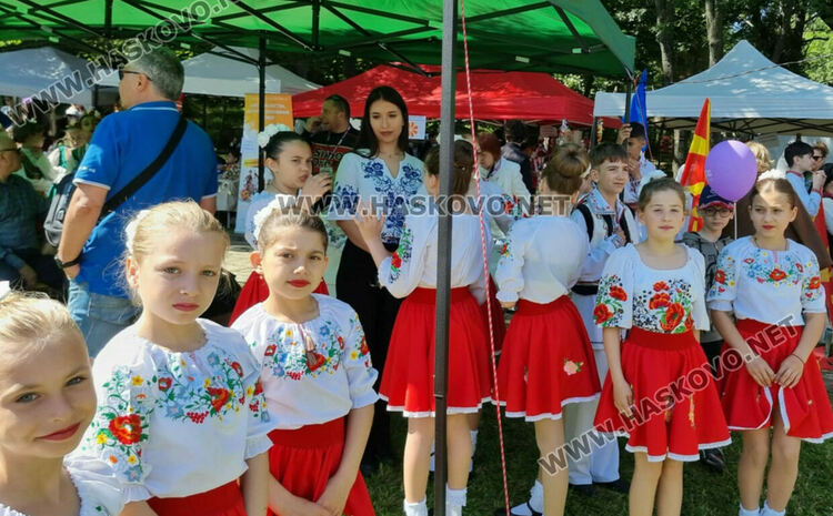 Вицепрезидентът Илияна Йотова откри международния детски фестивал в Минерални бани