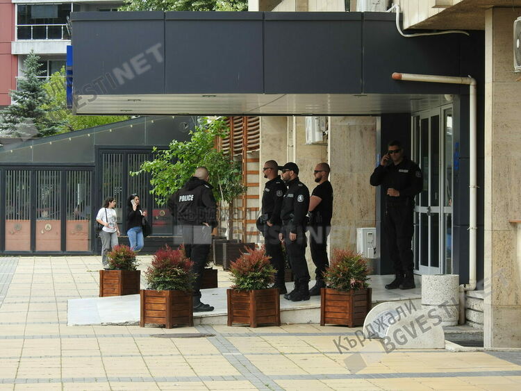 Десетки скандираха „Оставка!” и „Искаме си лева!”в Кърджали,настояха за референдум