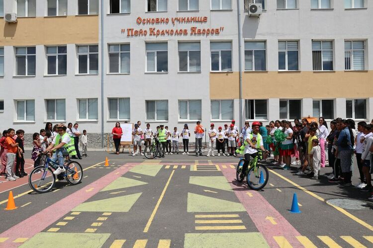 ОУ"П.Яворов" в Кърджали бе домакин на финална проява на националната програмата "Работа на полицията в училище"