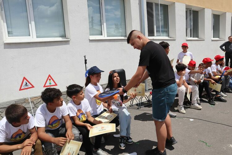 ОУ"П.Яворов" в Кърджали бе домакин на финална проява на националната програмата "Работа на полицията в училище"