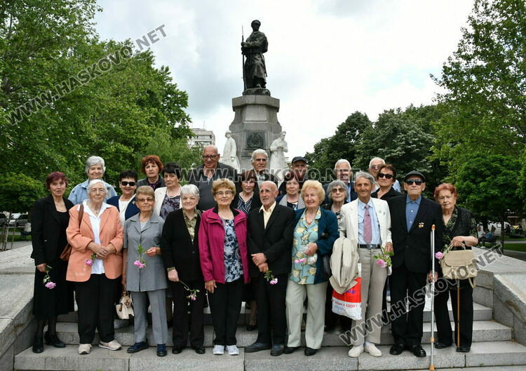„Випуск 65“ при закрития Учителски институт в Хасково отбеляза 60-годишен юбилей