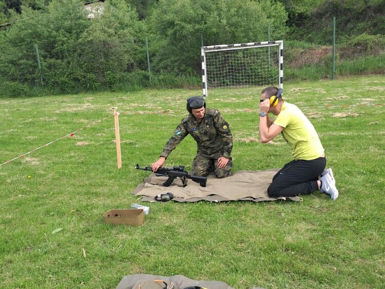 Демонстрации и стрелба привлякоха стотици деца на Деня на отворените врати в 101-ви Алпийски полк – Смолян