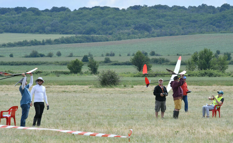 Авиомоделисти от България и Гърция участват на Купа “Хасково”