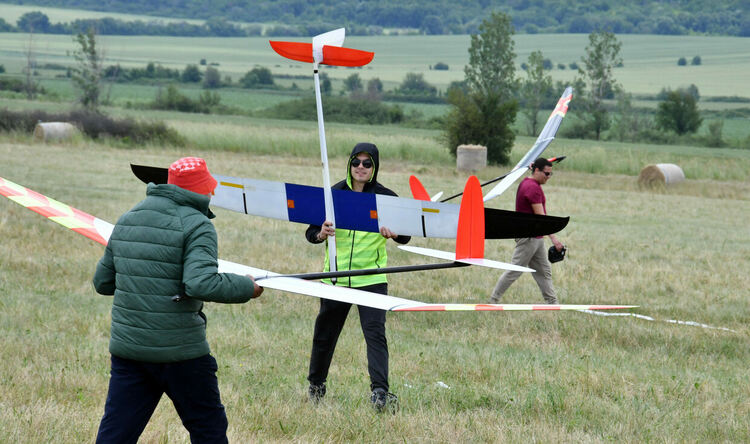 Авиомоделисти от България и Гърция участват на Купа “Хасково”