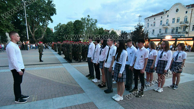 Тържествена заря-проверка за Деня на Ботев в Хасково 