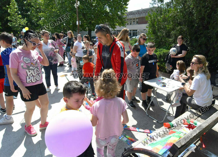 Балони с послания и хвърчила полетяха в Деня на детето в Хасково