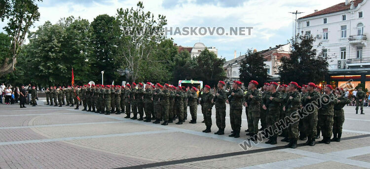 Тържествена заря-проверка за Деня на Ботев в Хасково 