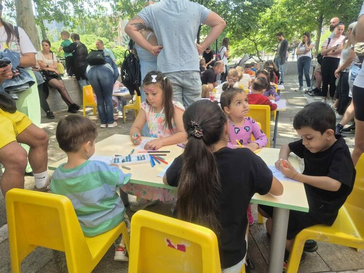 Стотици деца и родители изпълниха Централната градска алея в Димитровград на 1 юни