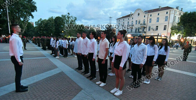 Тържествена заря-проверка за Деня на Ботев в Хасково 