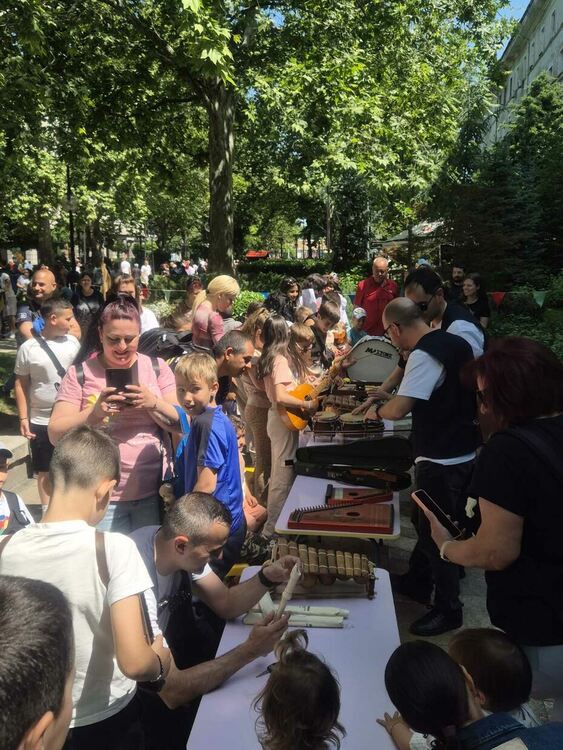 Стотици деца и родители изпълниха Централната градска алея в Димитровград на 1 юни