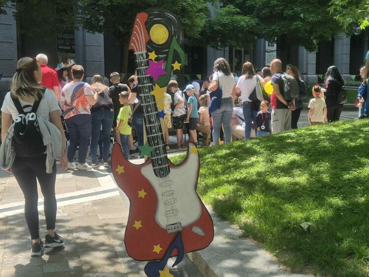 Стотици деца и родители изпълниха Централната градска алея в Димитровград на 1 юни