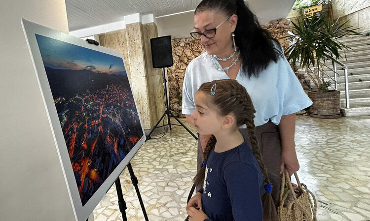 Препълниха читалището в Ивайловград за изложбата от фотопленера “Южната приказка на йорДАНЧО” 