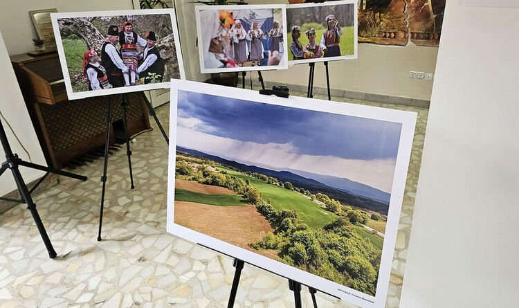 Препълниха читалището в Ивайловград за изложбата от фотопленера “Южната приказка на йорДАНЧО” 