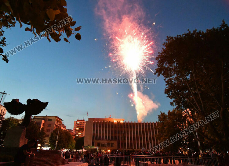 Тържествена заря-проверка за Деня на Ботев в Хасково 