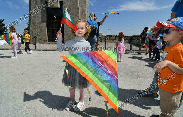 Балони с послания и хвърчила полетяха в Деня на детето в Хасково