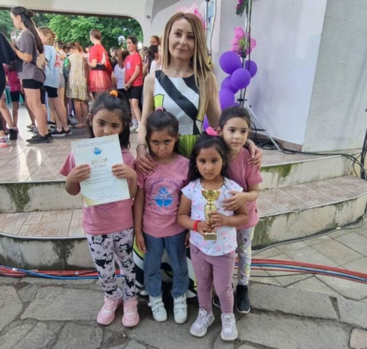 Деца от „Вихрогонче“ в Узунджово с приз от фестивал в Деня на детето