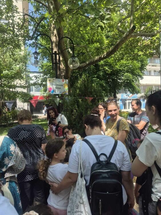 Стотици деца и родители изпълниха Централната градска алея в Димитровград на 1 юни