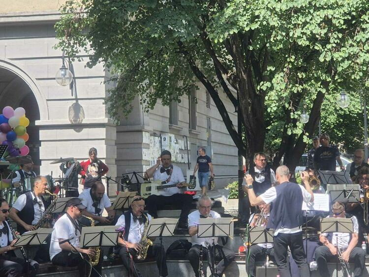 Стотици деца и родители изпълниха Централната градска алея в Димитровград на 1 юни
