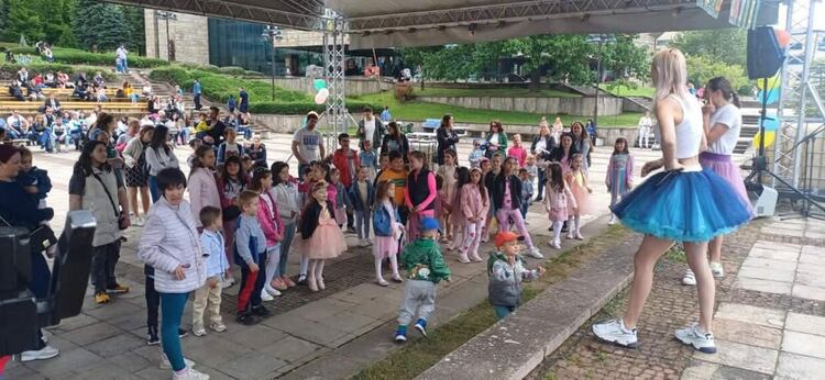 Смолян отбеляза 1 юни с пъстър празник за децата – усмивки, творчество и сладолед 