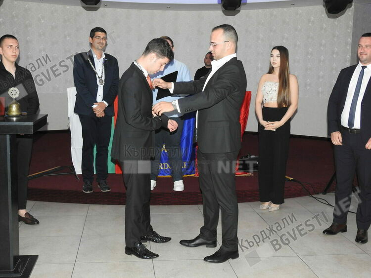 Петър Петков е новият президент на Ротари клуб Кърджали,  ротарианците удрят рамо на детския футбол