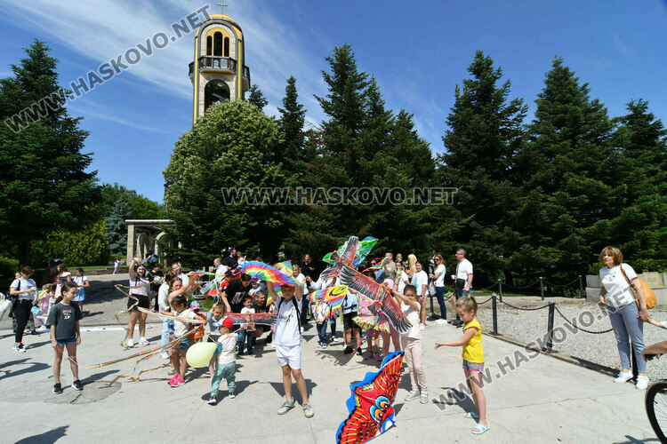 Балони с послания и хвърчила полетяха в Деня на детето в Хасково