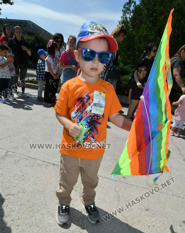 Балони с послания и хвърчила полетяха в Деня на детето в Хасково