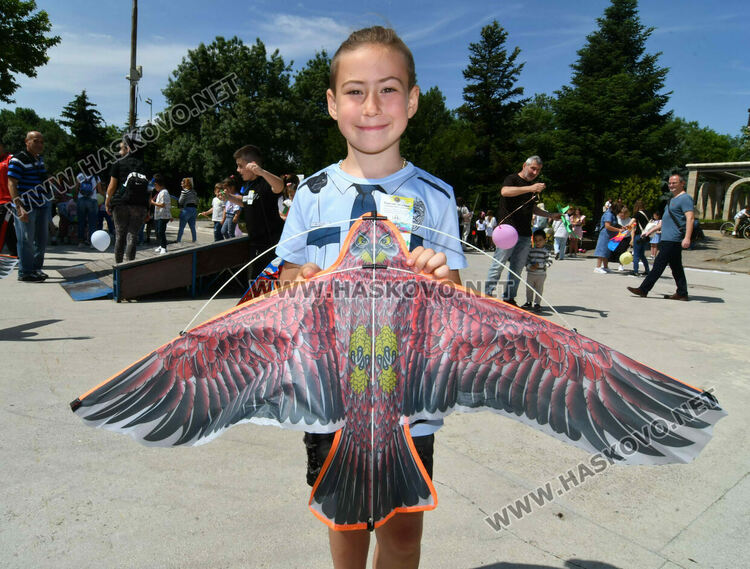 Балони с послания и хвърчила полетяха в Деня на детето в Хасково