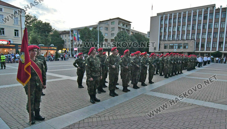 Тържествена заря-проверка за Деня на Ботев в Хасково 