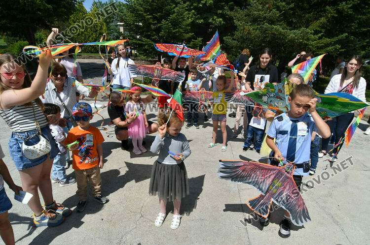 Балони с послания и хвърчила полетяха в Деня на детето в Хасково