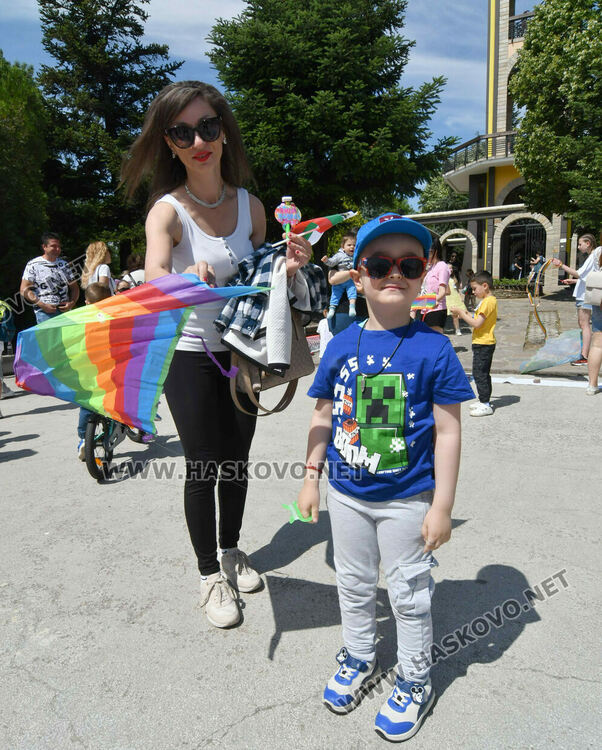 Балони с послания и хвърчила полетяха в Деня на детето в Хасково