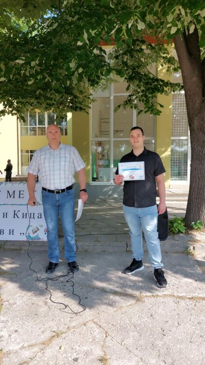 Грамоти за изявени ученици и спортни състезания за патронния празник на ПГМЕТ в Хасково