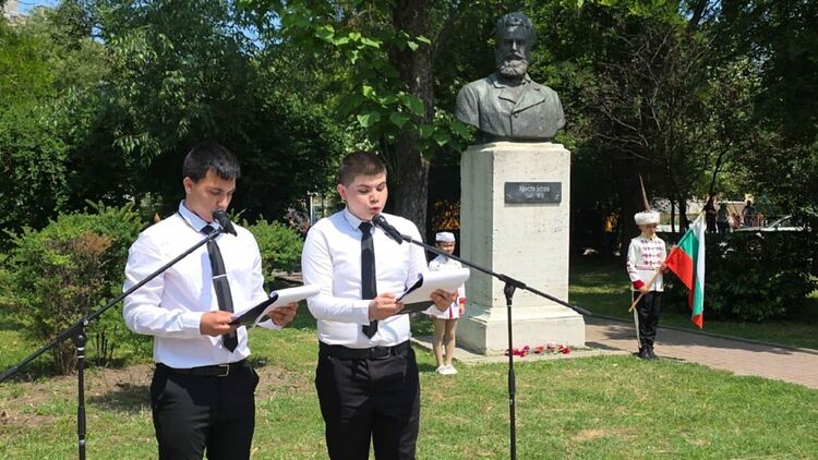 Димитровград се поклони пред Ботев и загиналите за свободата ни герои