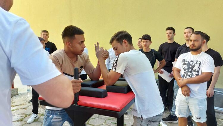 Грамоти за изявени ученици и спортни състезания за патронния празник на ПГМЕТ в Хасково