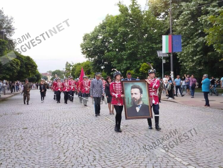 Кърджалийци се поклониха пред паметта на Ботев и героите на България/снимки/