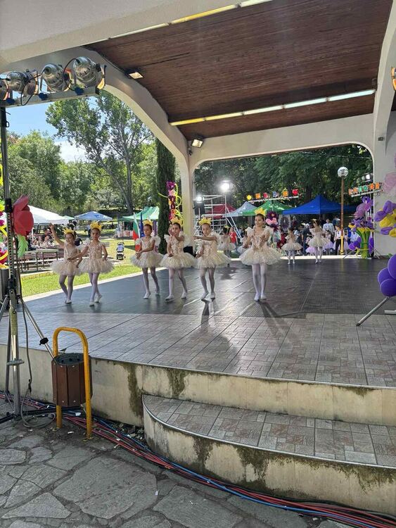 Три първи места за балерините на „Алегро“ Хасково в Международния етнофестивал в Минерални бани 