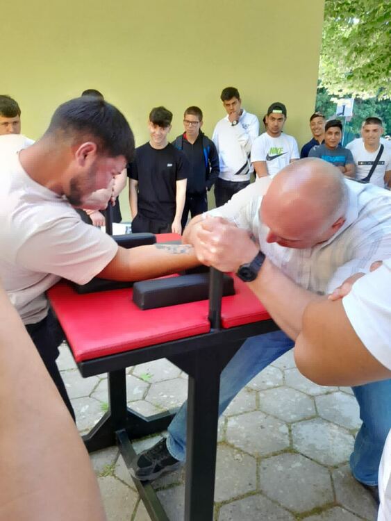 Грамоти за изявени ученици и спортни състезания за патронния празник на ПГМЕТ в Хасково