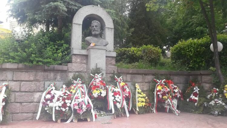 Смолян почита 149 години от гибелта на Ботев и героите, загинали за свободата на България