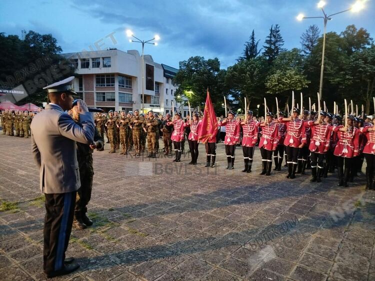 Кърджалийци се поклониха пред паметта на Ботев и героите на България/снимки/