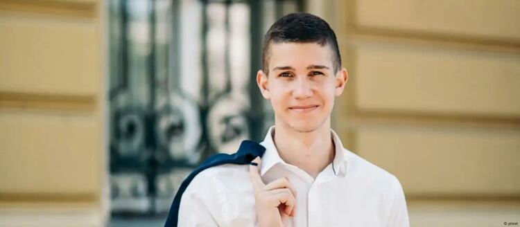 Мартин Атанасов се изправя срещу апатията, която се „просмуква в страната, в политиката, в училище“