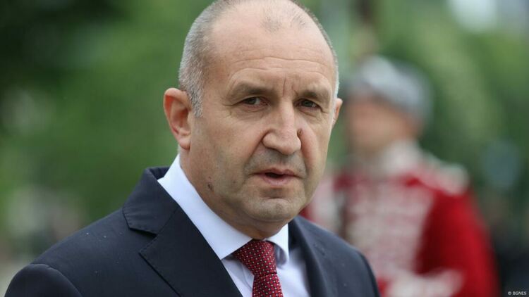 Нероденият Петко на президента: ще прави ли Радев партия