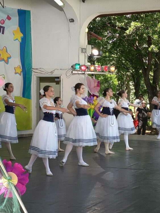 Три първи места за балерините на „Алегро“ Хасково в Международния етнофестивал в Минерални бани 